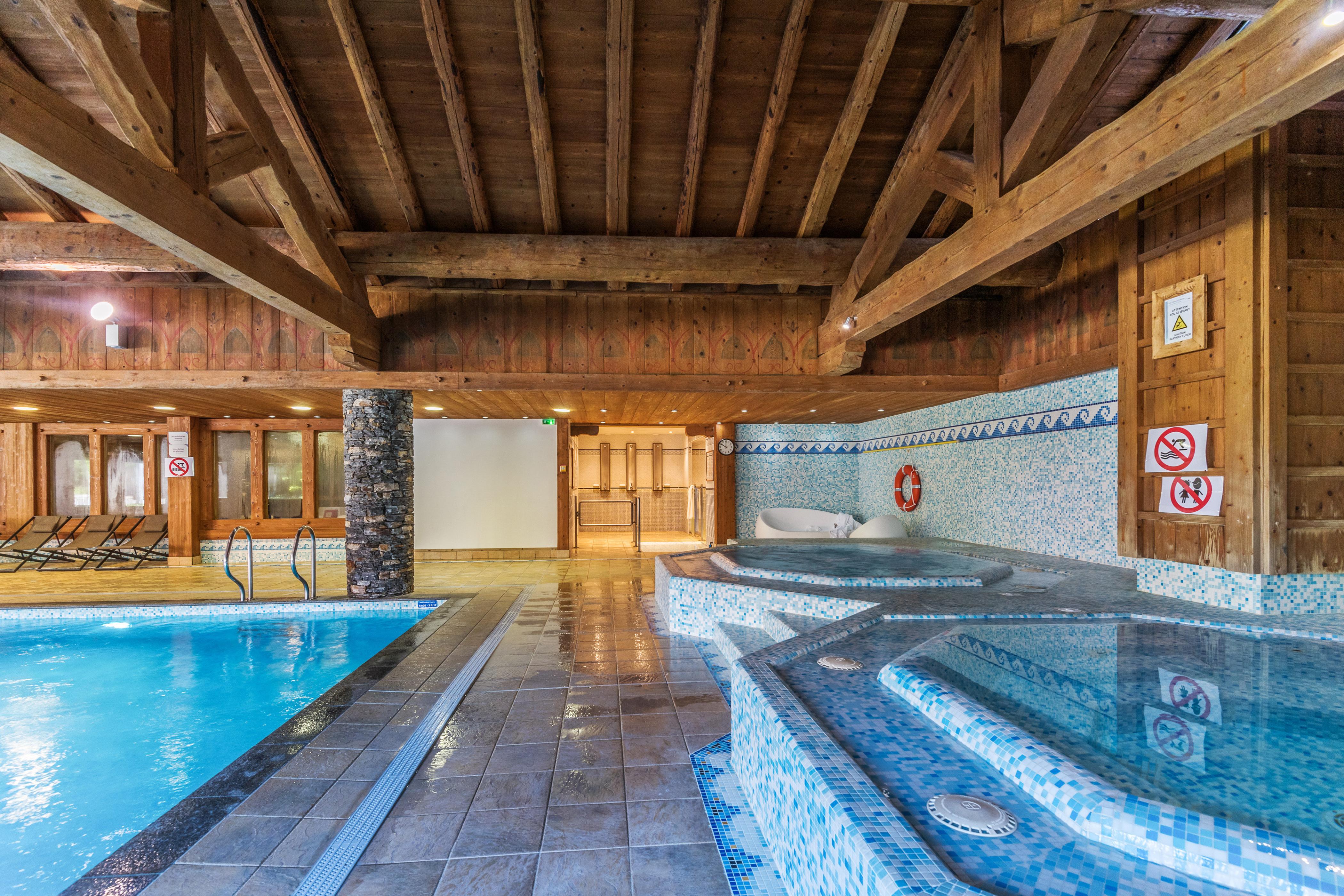 Residence Pierre & Vacances Premium Les Fermes Du Soleil Les Carroz d'Araches Exterior photo